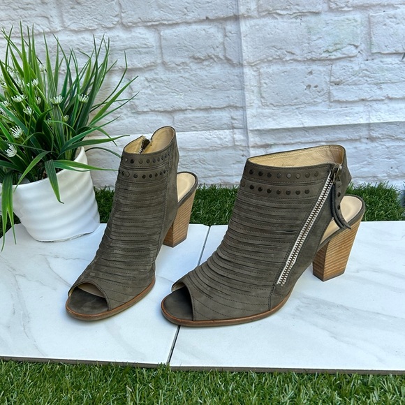 PAUL GREEN sydney Peep Toe Studded Sandal (Women)
$389.00 size 9 women - Picture 8 of 15